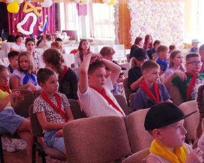 Библиотекари посетили летнюю школьную площадку
